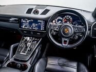 Porsche Cayenne 4.0T V8 GPF Turbo SUV 5dr Petrol TiptronicS 4WD Euro 6 (s/s) (550 ps) 30