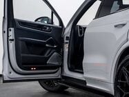 Porsche Cayenne 4.0T V8 GPF Turbo SUV 5dr Petrol TiptronicS 4WD Euro 6 (s/s) (550 ps) 6