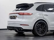 Porsche Cayenne 4.0T V8 GPF Turbo SUV 5dr Petrol TiptronicS 4WD Euro 6 (s/s) (550 ps) 17