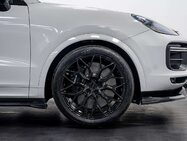 Porsche Cayenne 4.0T V8 GPF Turbo SUV 5dr Petrol TiptronicS 4WD Euro 6 (s/s) (550 ps) 15