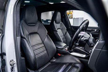 Porsche Cayenne 4.0T V8 GPF Turbo SUV 5dr Petrol TiptronicS 4WD Euro 6 (s/s) (550 ps) 3