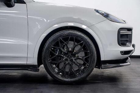 Porsche Cayenne 4.0T V8 GPF Turbo SUV 5dr Petrol TiptronicS 4WD Euro 6 (s/s) (550 ps) 15