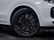 Porsche Cayenne 4.0T V8 GPF Turbo SUV 5dr Petrol TiptronicS 4WD Euro 6 (s/s) (550 ps) 4