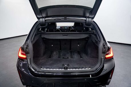 BMW 3 Series 3.0 M340d MHT Touring 5dr Diesel Hybrid Auto xDrive Euro 6 (s/s) (340 ps) 18