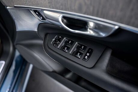 Volvo XC90 2.0h T8 Recharge 18.8kWh Ultimate Dark SUV 5dr Petrol Plug-in Hybrid Auto 4 27