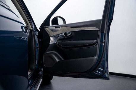 Volvo XC90 2.0h T8 Recharge 18.8kWh Ultimate Dark SUV 5dr Petrol Plug-in Hybrid Auto 4 25
