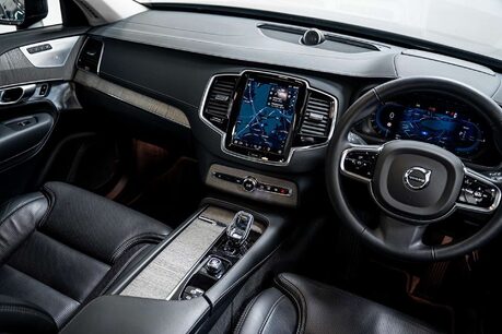 Volvo XC90 2.0h T8 Recharge 18.8kWh Ultimate Dark SUV 5dr Petrol Plug-in Hybrid Auto 4 33