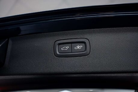 Volvo XC90 2.0h T8 Recharge 18.8kWh Ultimate Dark SUV 5dr Petrol Plug-in Hybrid Auto 4 19