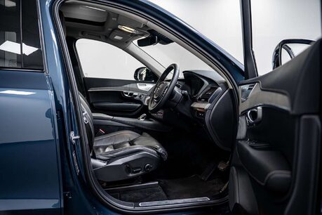 Volvo XC90 2.0h T8 Recharge 18.8kWh Ultimate Dark SUV 5dr Petrol Plug-in Hybrid Auto 4 28
