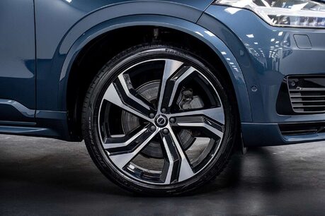 Volvo XC90 2.0h T8 Recharge 18.8kWh Ultimate Dark SUV 5dr Petrol Plug-in Hybrid Auto 4 4
