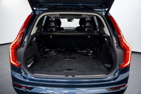 Volvo XC90 2.0h T8 Recharge 18.8kWh Ultimate Dark SUV 5dr Petrol Plug-in Hybrid Auto 4 18