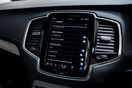 Volvo XC90 2.0h T8 Recharge 18.8kWh Ultimate Dark SUV 5dr Petrol Plug-in Hybrid Auto 4 38