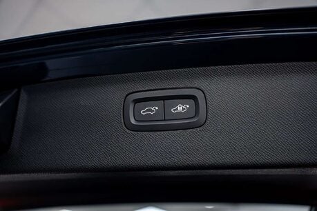 Volvo XC90 2.0h T8 Recharge 18.8kWh Ultimate Dark SUV 5dr Petrol Plug-in Hybrid Auto 4 19