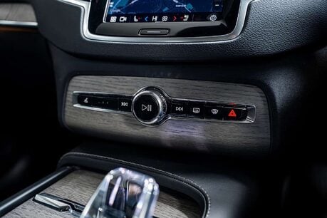 Volvo XC90 2.0h T8 Recharge 18.8kWh Ultimate Dark SUV 5dr Petrol Plug-in Hybrid Auto 4 35
