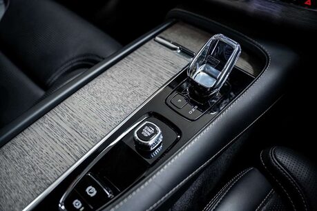 Volvo XC90 2.0h T8 Recharge 18.8kWh Ultimate Dark SUV 5dr Petrol Plug-in Hybrid Auto 4 34
