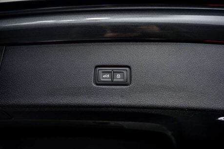 Audi Q8 3.0 TDI V6 50 S line SUV 5dr Diesel Tiptronic quattro Euro 6 (s/s) (286 ps) 18