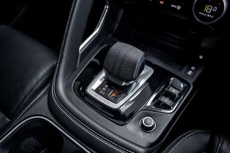 Jaguar E-Pace 2.0 D204 MHEV R-Dynamic Black SUV 5dr Diesel Auto AWD Euro 6 (s/s) (204 ps) 34