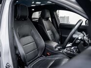 Jaguar E-Pace 2.0 D204 MHEV R-Dynamic Black SUV 5dr Diesel Auto AWD Euro 6 (s/s) (204 ps) 3