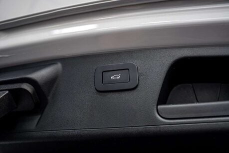 Jaguar E-Pace 2.0 D204 MHEV R-Dynamic Black SUV 5dr Diesel Auto AWD Euro 6 (s/s) (204 ps) 19