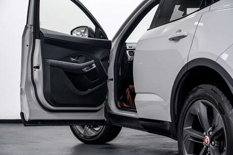 Jaguar E-Pace 2.0 D204 MHEV R-Dynamic Black SUV 5dr Diesel Auto AWD Euro 6 (s/s) (204 ps) 6