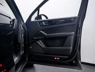 Porsche Cayenne 3.0T V6 GPF SUV 5dr Petrol TiptronicS 4WD Euro 6 (s/s) (340 ps) 24