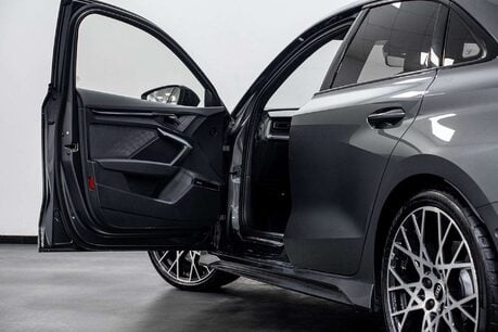 Audi RS3 2.5 TFSI Carbon Vorsprung Saloon 4dr Petrol S Tronic quattro Euro 6 (s/s) ( 6