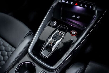 Audi RS3 2.5 TFSI Carbon Vorsprung Saloon 4dr Petrol S Tronic quattro Euro 6 (s/s) ( 34