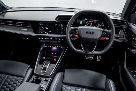 Audi RS3 2.5 TFSI Carbon Vorsprung Saloon 4dr Petrol S Tronic quattro Euro 6 (s/s) ( 29