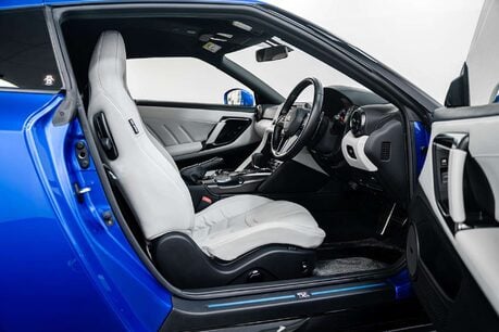 Nissan GT-R Premium Edition 3.8 2dr Coupe Semi Auto Petrol 25