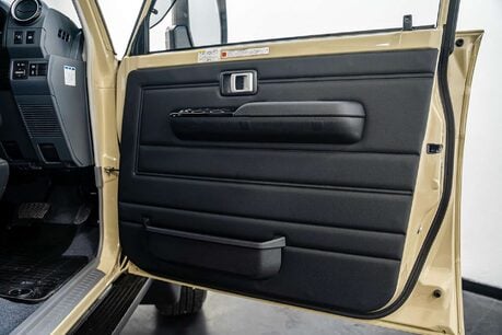 Toyota Land Cruiser 70 Series LC76 2.8 5dr SUV AUTOMATIC DIESEL 25