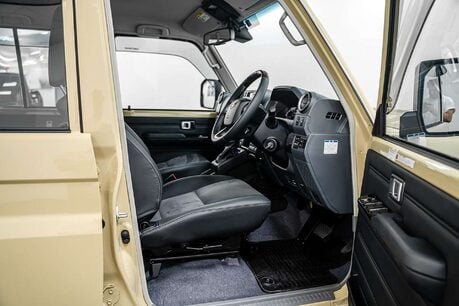 Toyota Land Cruiser 70 Series LC76 2.8 5dr SUV AUTOMATIC DIESEL 27