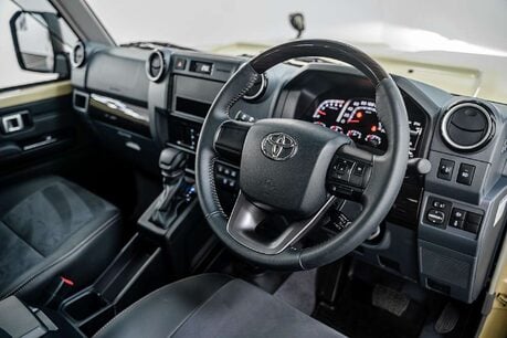 Toyota Land Cruiser 70 Series LC76 2.8 5dr SUV AUTOMATIC DIESEL 2