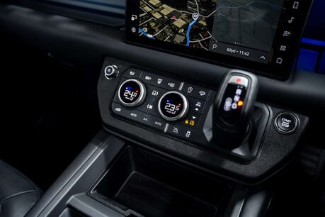 Land Rover Defender 3.0 D350 MHEV X-Dynamic HSE SUV 3dr Diesel Auto 4WD Euro 6 (s/s) (350 ps) 32