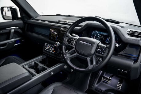 Land Rover Defender 3.0 Defender X-Dynamic HSE D MHEV A 4WD 3dr 2