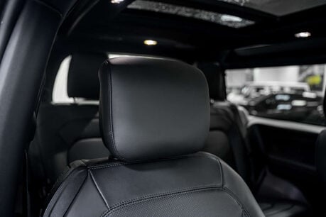Land Rover Defender 3.0 Defender X-Dynamic HSE D MHEV A 4WD 3dr 24