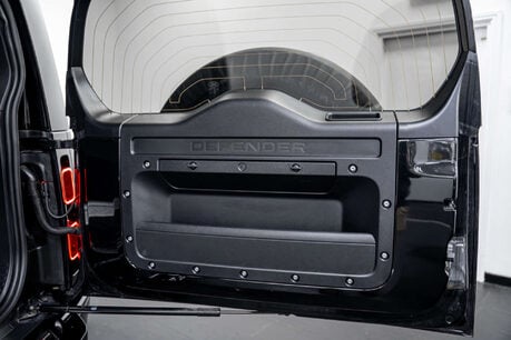 Land Rover Defender 3.0 Defender X-Dynamic HSE D MHEV A 4WD 3dr 21