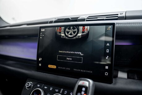 Land Rover Defender 3.0 Defender X-Dynamic HSE D MHEV A 4WD 3dr 37