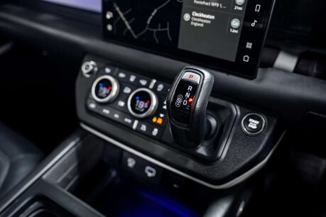 Land Rover Defender 3.0 Defender X-Dynamic HSE D MHEV A 4WD 3dr 33