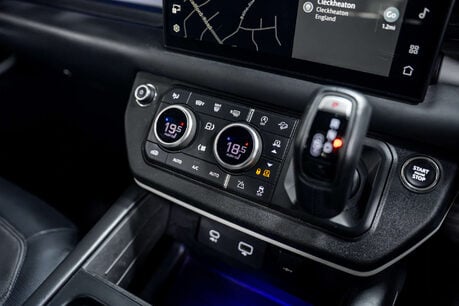 Land Rover Defender 3.0 Defender X-Dynamic HSE D MHEV A 4WD 3dr 34