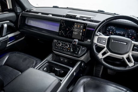 Land Rover Defender 3.0 Defender X-Dynamic HSE D MHEV A 4WD 3dr 32