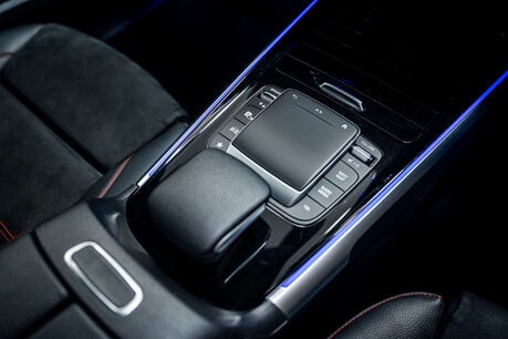 Mercedes-Benz GLB 1.3 GLB 200 AMG Line Premium+ Night Edition 5dr 33