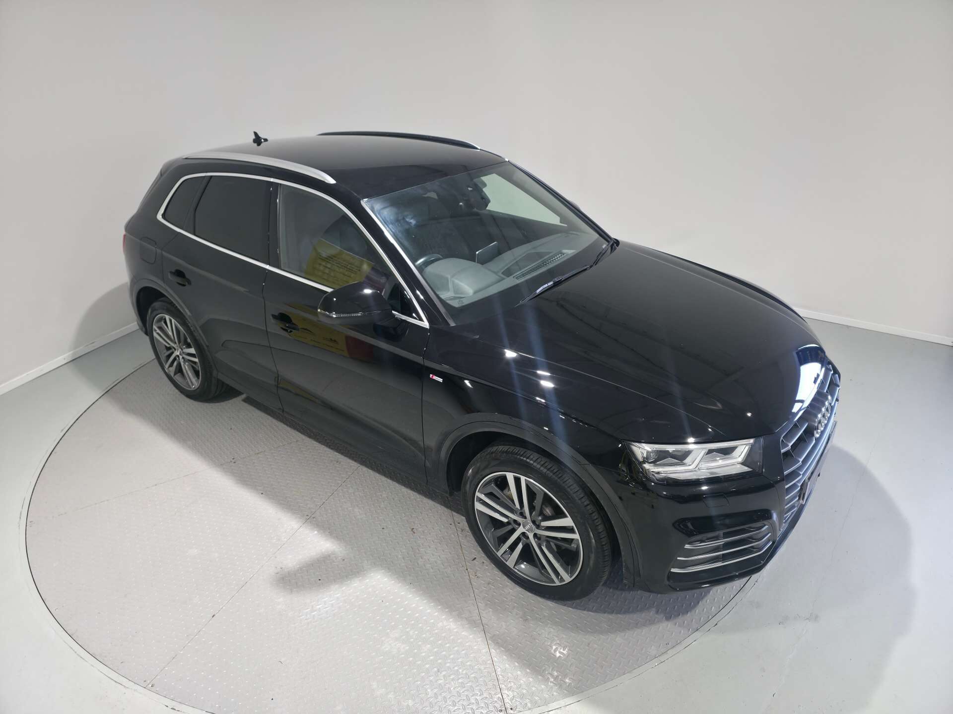used-2020-audi-q5-2-0-q5-phev-s-line-competition-55-tfsi-e-quattro-semi