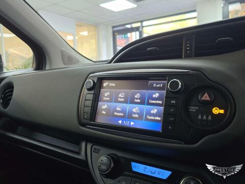 Toyota Yaris 1.5 VVT-h Design E-CVT Euro 6 5dr 77