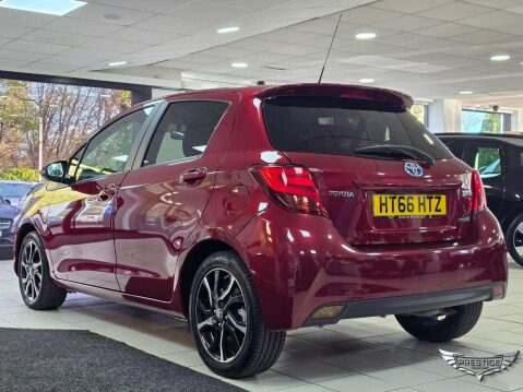 Toyota Yaris 1.5 VVT-h Design E-CVT Euro 6 5dr 39