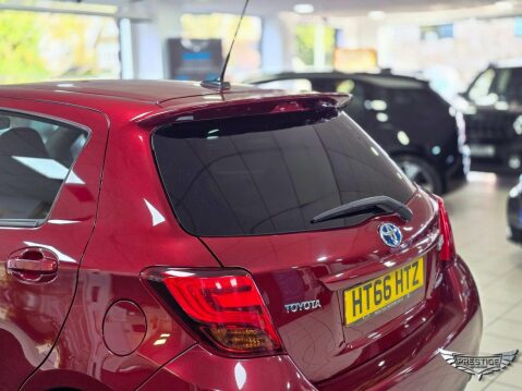 Toyota Yaris 1.5 VVT-h Design E-CVT Euro 6 5dr 40