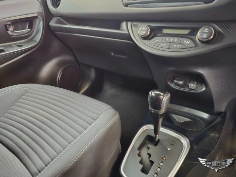 Toyota Yaris 1.5 VVT-h Design E-CVT Euro 6 5dr 28