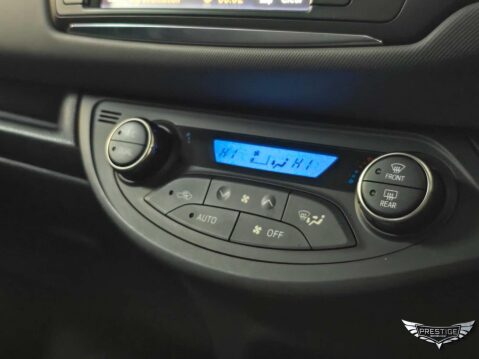 Toyota Yaris 1.5 VVT-h Design E-CVT Euro 6 5dr 27