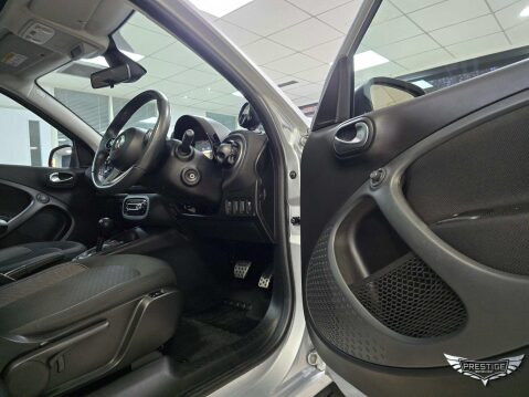 Smart Forfour 17.6kWh Premium Auto 5dr (22kW Charger) 44