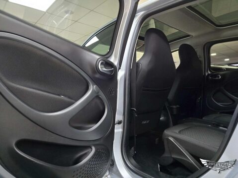 Smart Forfour 17.6kWh Premium Auto 5dr (22kW Charger) 46