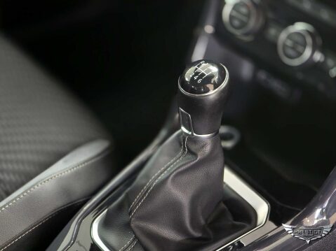 Volkswagen T-Roc 1.6 TDI R-Line Euro 6 (s/s) 5dr 24